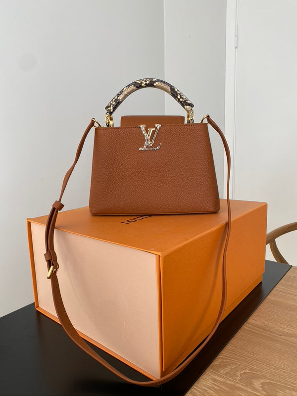 Louis Vuitton - Capucines BB - Taske med Python/Brun - (Nypris ca 45.000 kr-50.000 kr)
