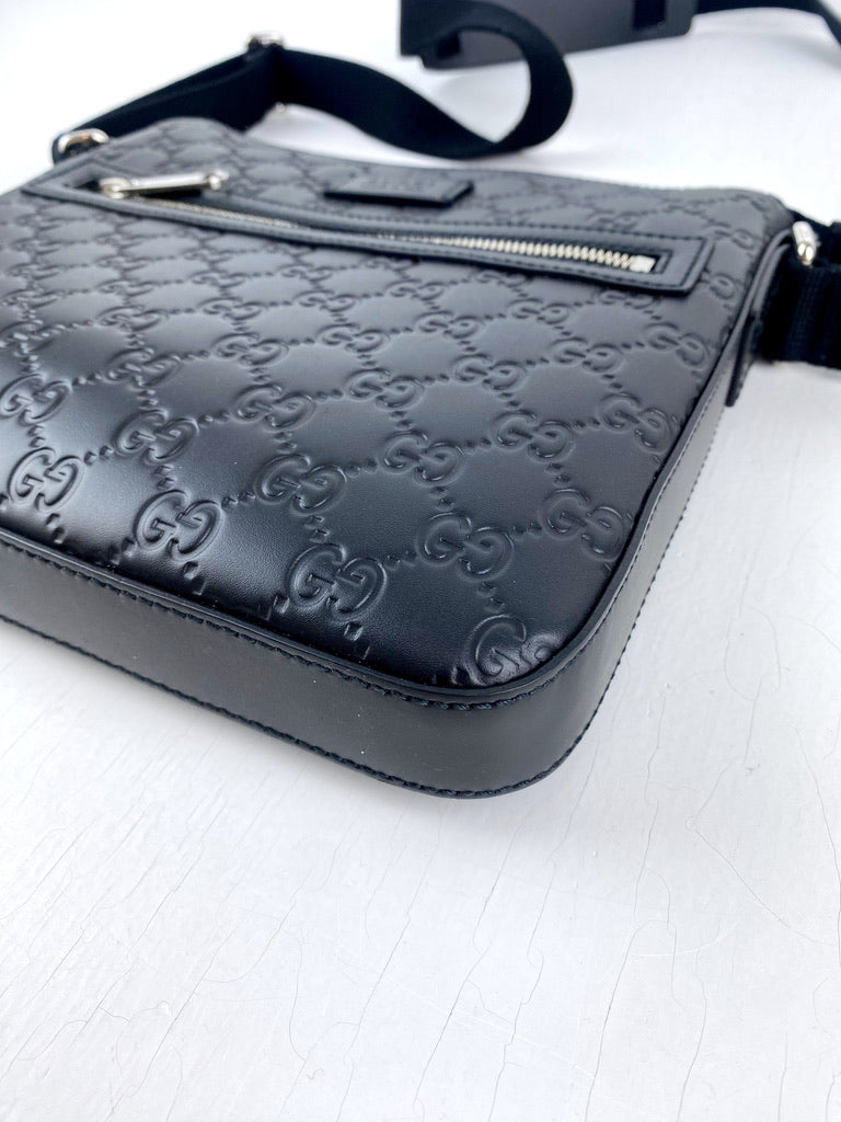 Gucci Signature Messenger Bag - (Nypris Ca 6.926 kr/930 Euro)