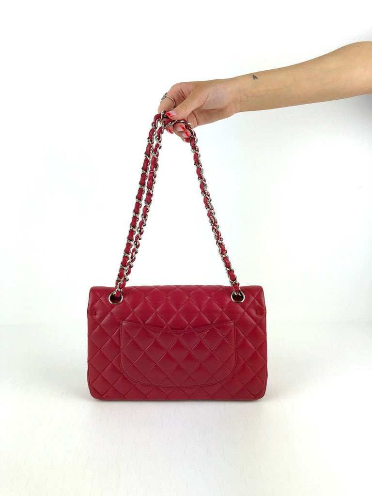 Chanel Classic Medium Flap - Cherry-Red Med Sølvhardware - (Nypris 75.880 Kr)