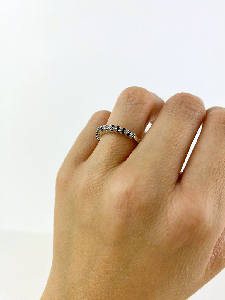 Carat  Ring - 18 Karat Hvidguld - Black Alliancering Med 0,36 carat diamanter - Str 53 - (Nypris 21.200 kr)
