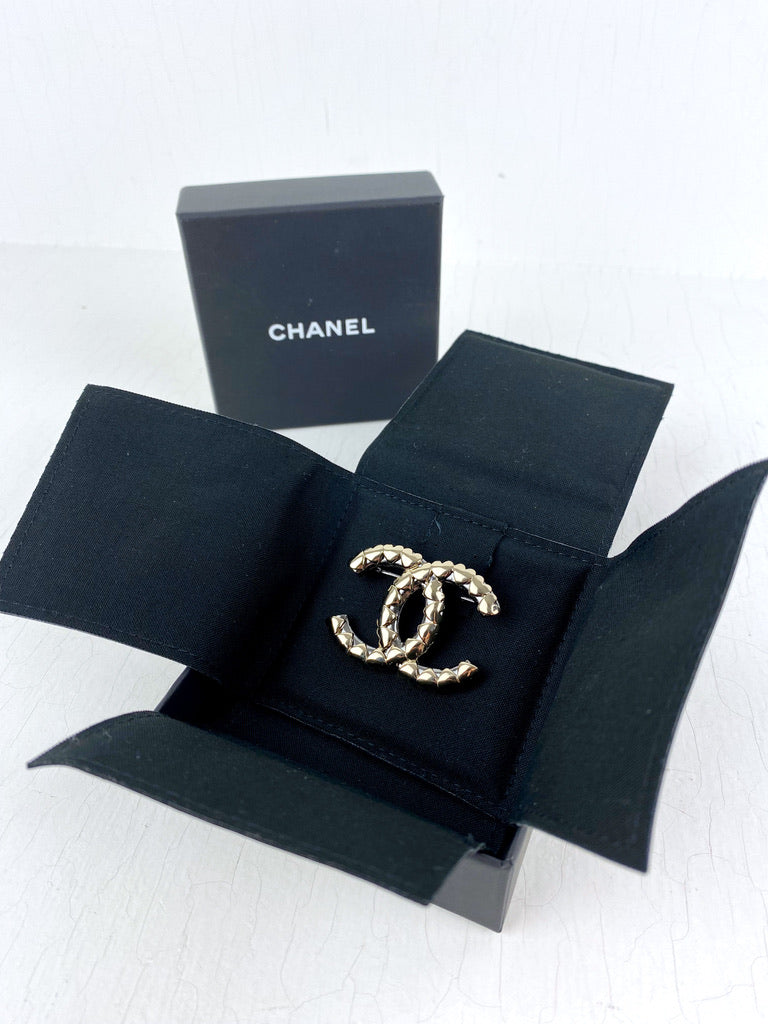 Chanel Broche - Mål: L. ca 4,5 cm