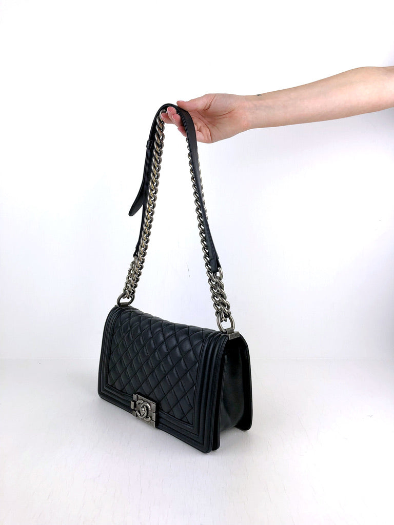 Chanel Medium Boy Bag - Sort Med Sølvhardware