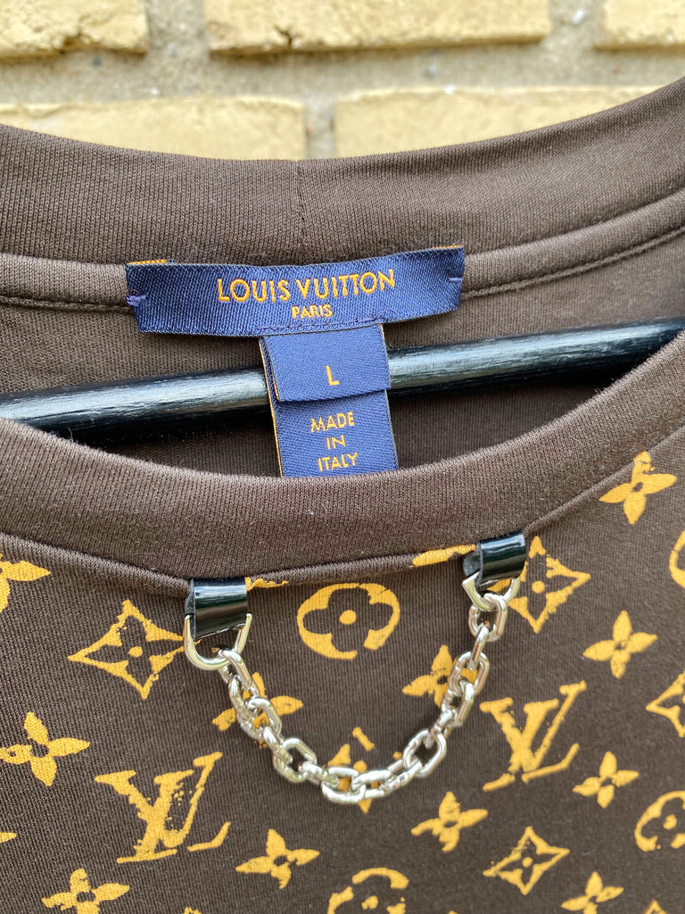 Louis Vuitton Escale Printed Luxery T-Shirt - Passer Ca Str S/Lille M (Oprindeligt Str L, Men Lille I Størrelsen)