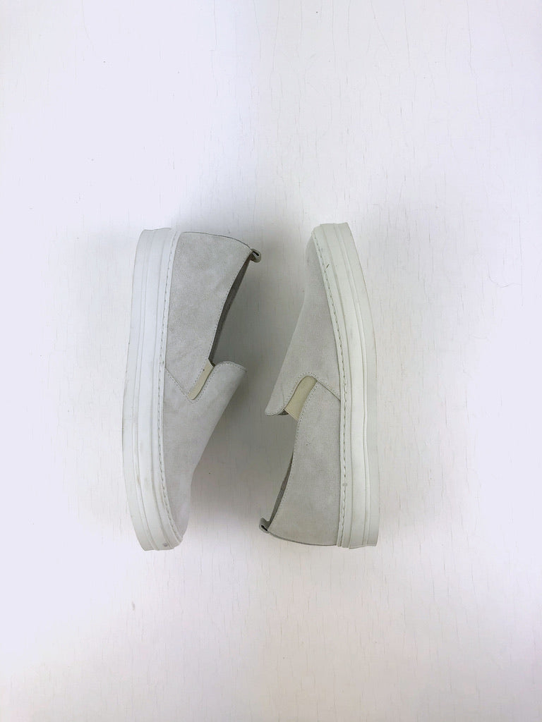 A Pair Sneakers - Str 39