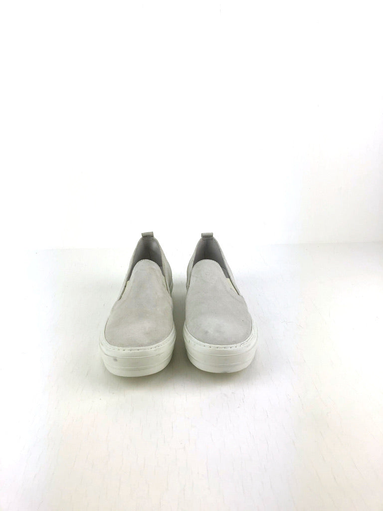 A Pair Sneakers - Str 39