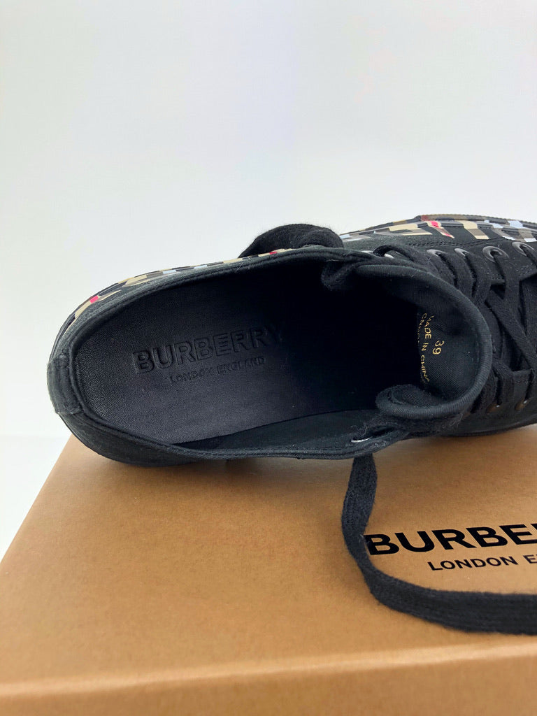 Burberry Sneakers - Str 39 (Lidt store i størrelsen)