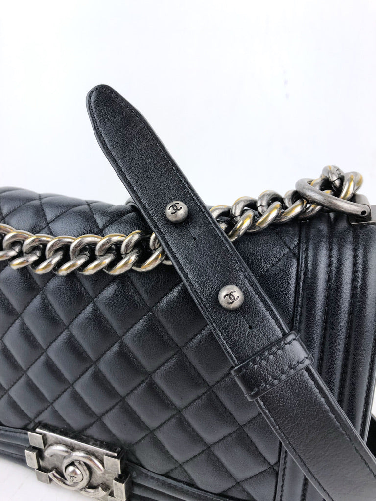 Chanel Medium Boy Bag - Sort Med Sølvhardware