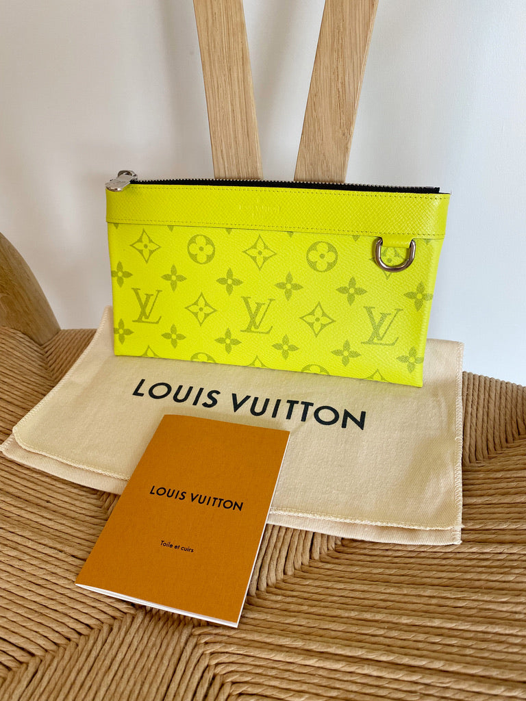 Louis Vuitton Pochette Discovery PM Taigarama Jeaune/Clutch