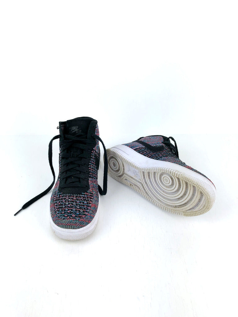 Nike Sneakers - Str 40. Lille i størrelsen. Passer ca str 39