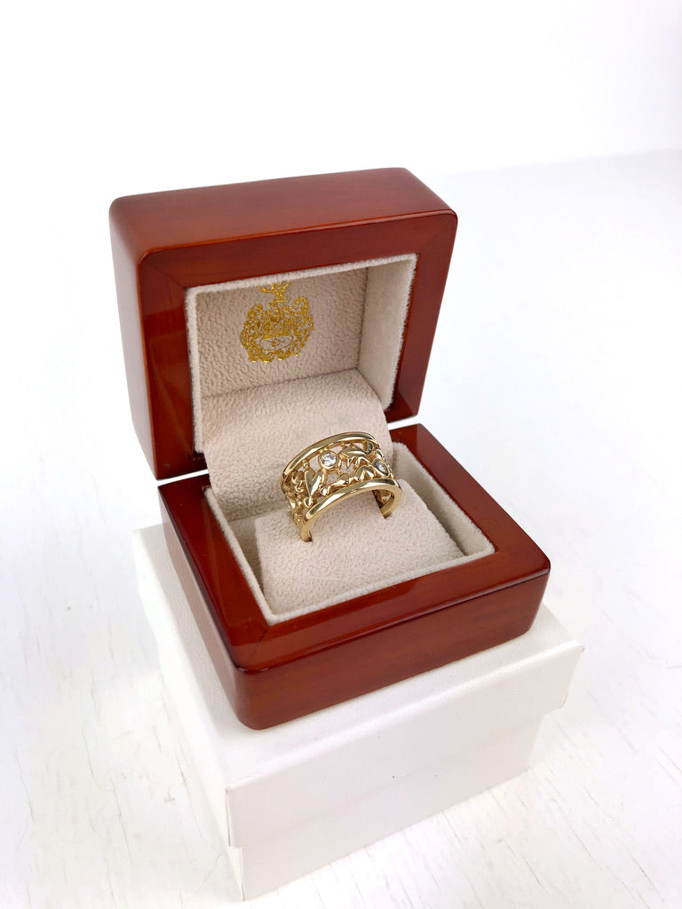Fingerring - Str ca 53 - 14 Karat guld med 5 ægte diamanter
