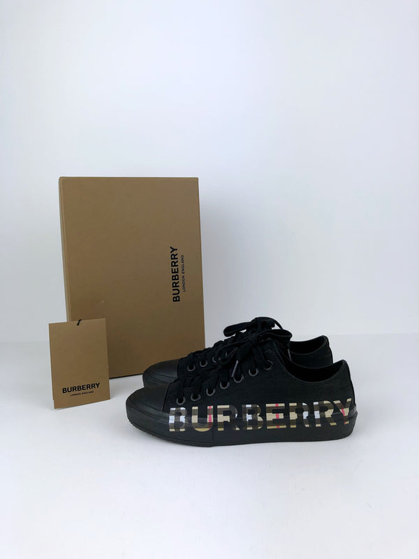 Burberry Sneakers - Str 39 (Lidt store i størrelsen)