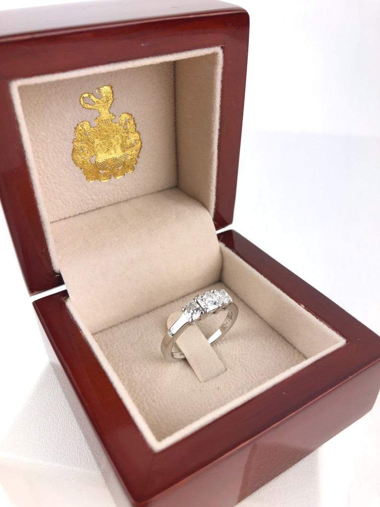 18 Karat Hvid- Gulds Ring Med Diamanter