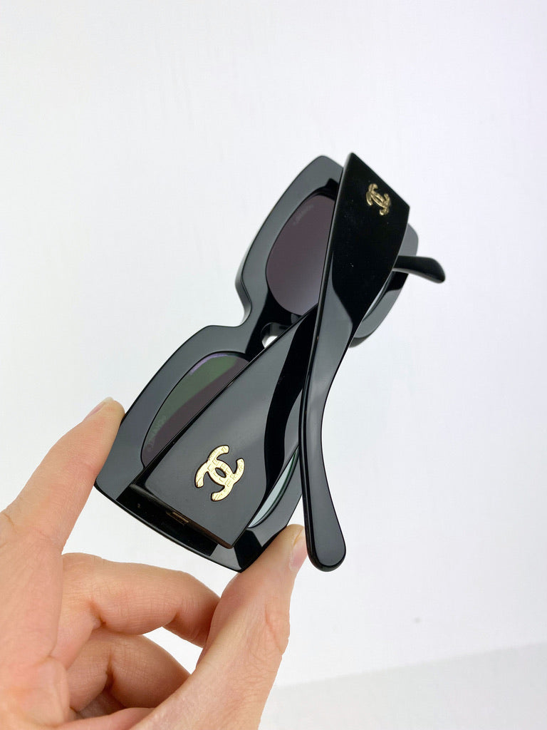 Chanel Solbriller - Købt i 2022 - (Nypris 3.380 kr) - Passer Til Et Bredt Ansigt