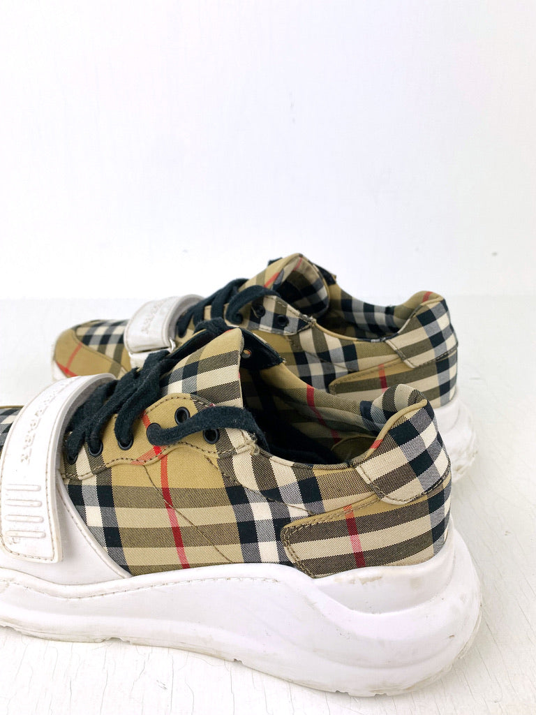 Burberry Sneakers - Str 39