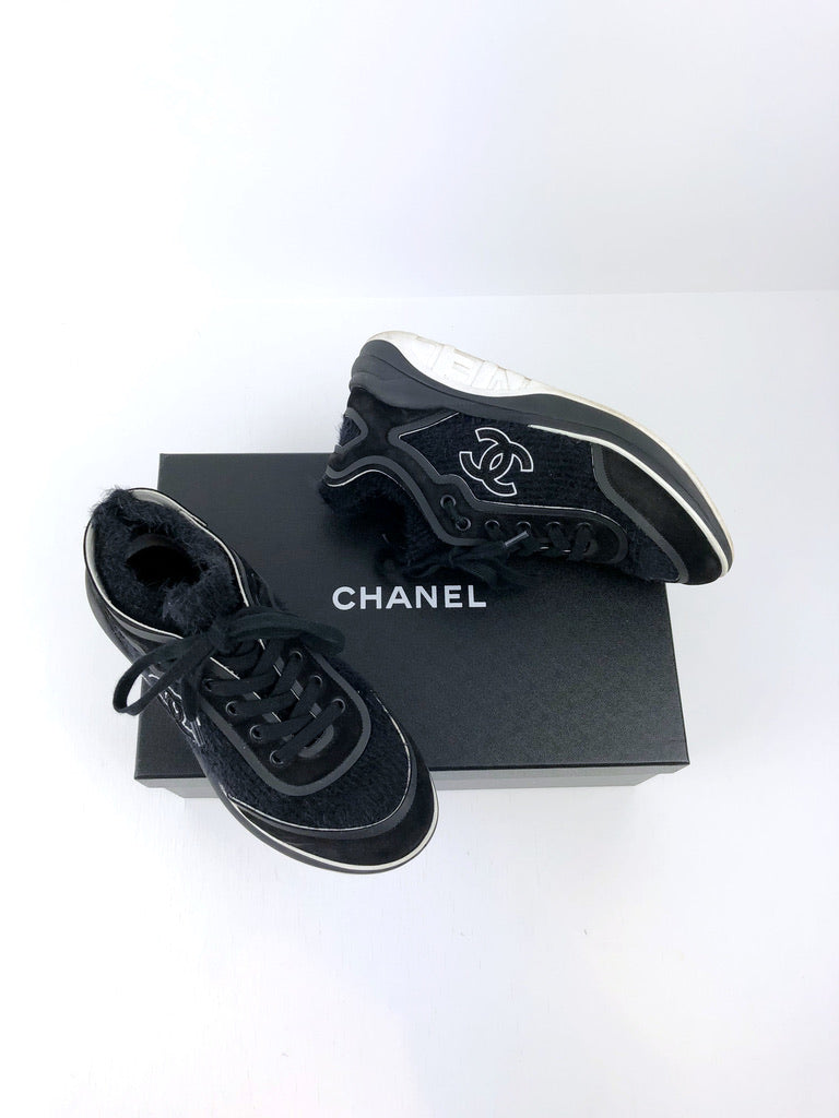 Chanel Sneakers - Str 38 (Lille i størrelsen).