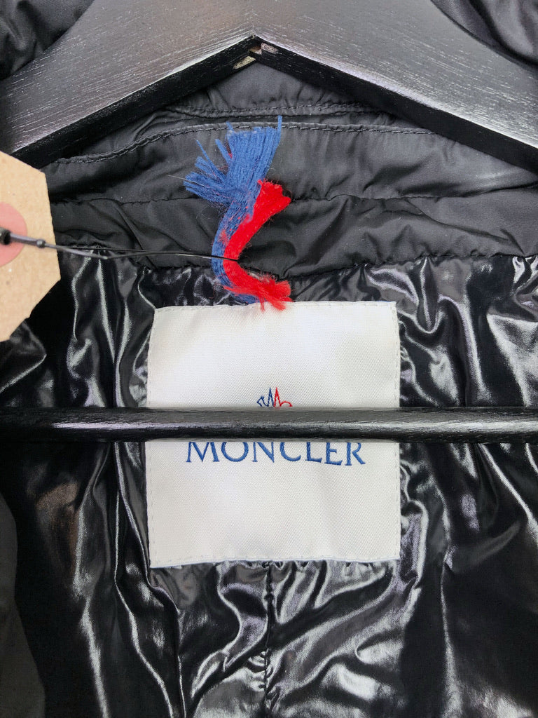 Moncler kort jakke - Str 3/Passer M lille L